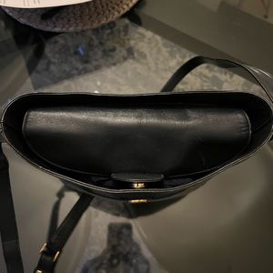 Couleur bleue nuit tres  propre